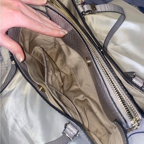 Large Guess Purse - Picture 5 of 5